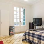 Rent a room of 254 m² in Barcelona