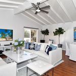 Rent 4 bedroom apartment of 130 m² in Newport Beach