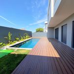 Rent 4 bedroom house of 270 m² in Alcabideche