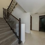 Rent 4 bedroom house of 305 m² in Dubai