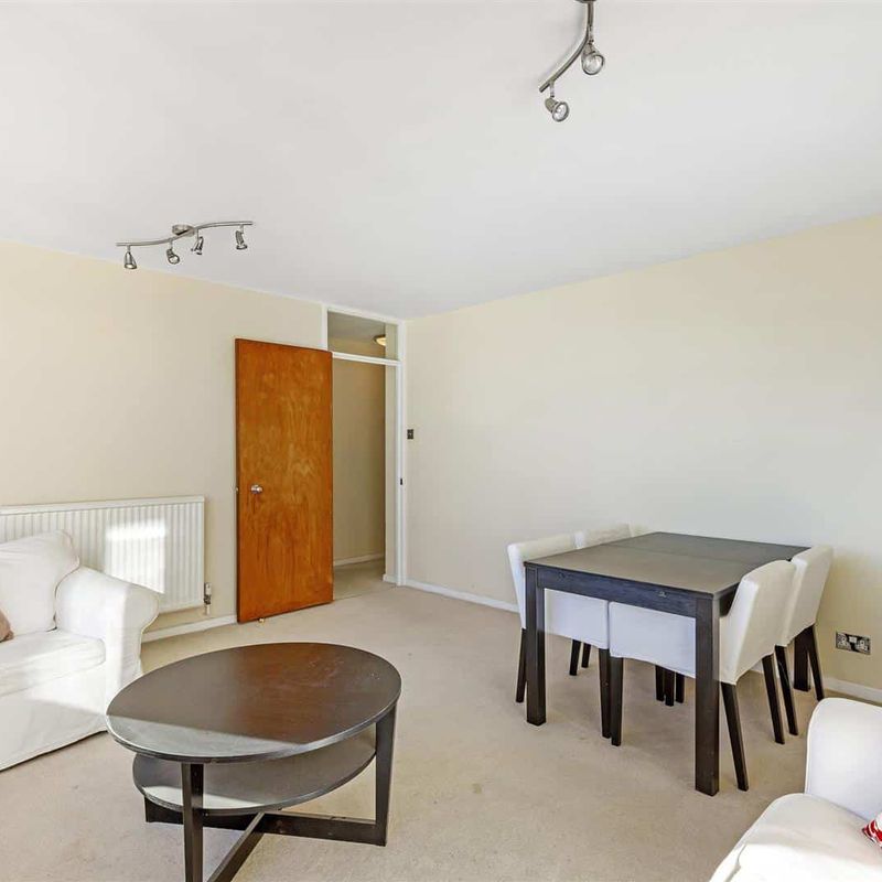 2 bed flat to rent in Queens Ride, Barnes SW13 | James Anderson Roehampton