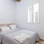 Rent a room of 93 m² in Valencia