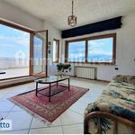 Affitto 4 camera appartamento di 130 m² in Montepaone
