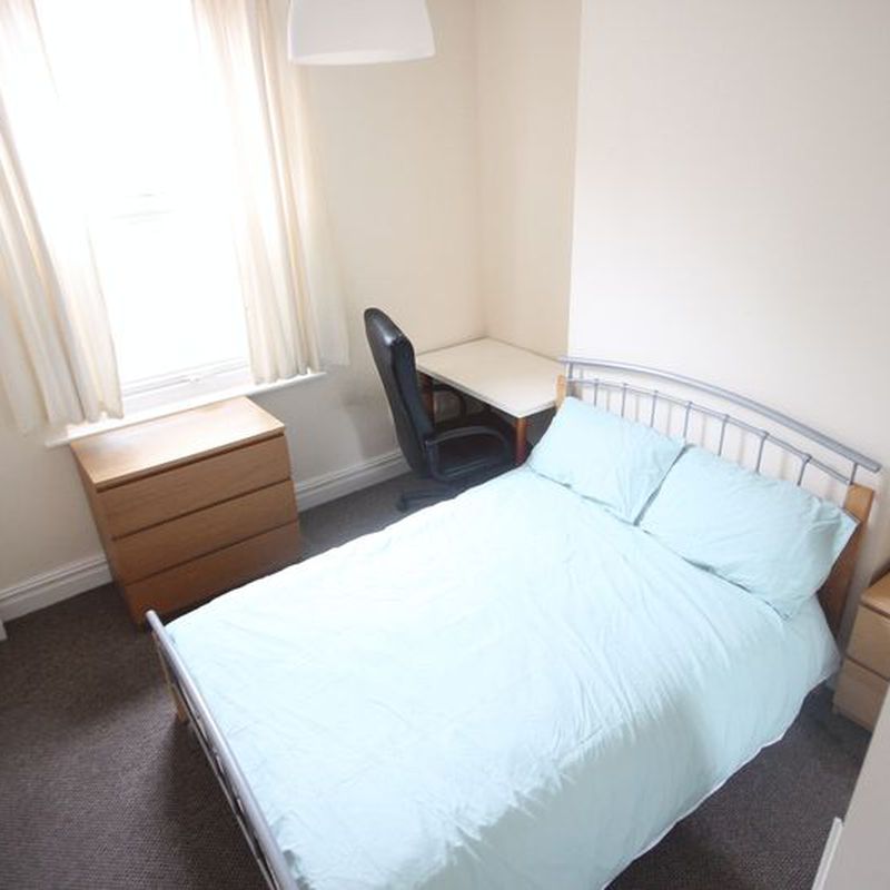 Room for rent at Claremont Avenue, Hyde Park, Leeds, West Yorkshire, LS3 1AT, UK