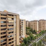 Rent 3 bedroom apartment of 160 m² in València