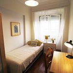 Rent a room of 200 m² in Lisbon