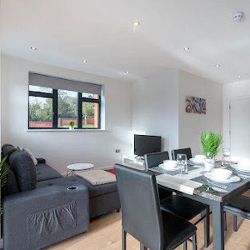apartment , for rent in Flat 4, 2 Julien Rd  London CR5 Coulsdon