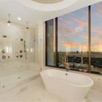 Rent 3 bedroom apartment of 227 m² in Houston