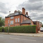 Rent 4 bedroom flat in Leicester