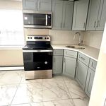 Rent 1 bedroom apartment of 92 m² in Hicksville