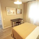 Rent 4 bedroom apartment of 95 m² in Barcelona