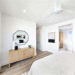 Rent 2 bedroom apartment of 116 m² in Corona Del Mar