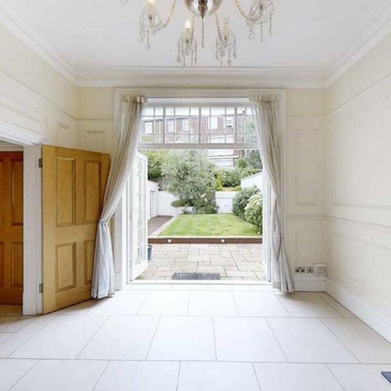 Detached house to rent in Loudoun Road, St John's Wood, London NW8 South Hampstead