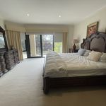 Rent 5 bedroom house in Ascot