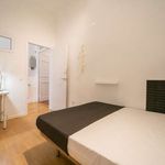 Rent a room of 274 m² in Madrid