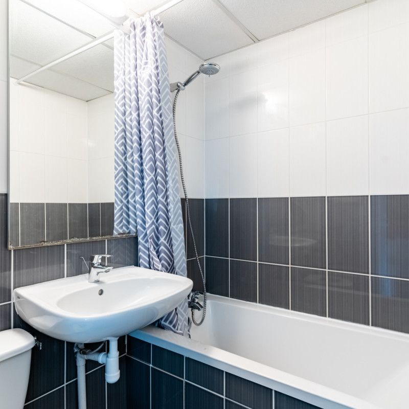 Chambre avec salle d'eau privative - Tram aéroport Bordeaux/Mérignac Le Haillan