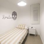 Rent a room of 260 m² in Madrid