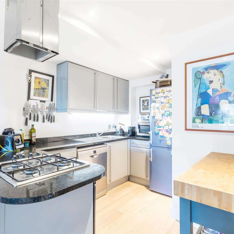 2 bed flat to rent in Vineyard Path, Mortlake, SW14 | James Anderson