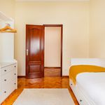Rent 4 bedroom apartment of 200 m² in Lisbon