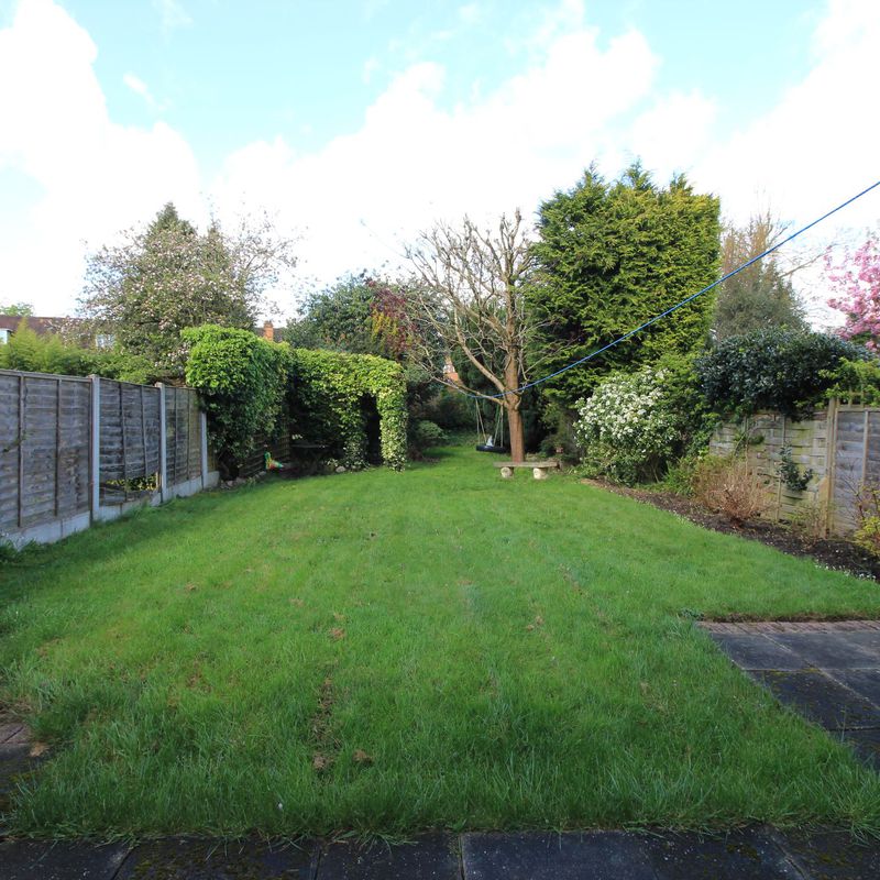 4 bedroom semi-detached house To Let in Solihull Ulverley Green