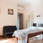 Affitto 4 camera appartamento di 130 m² in Milano