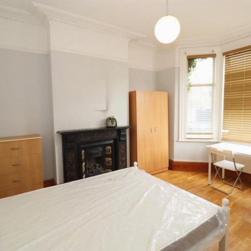 Double bedroom in residential in Lewisham Catford