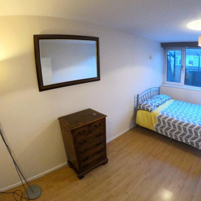 Spacious double bedroom in Angel Islington