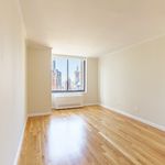 Rent 2 bedroom apartment of 83 m² in New York