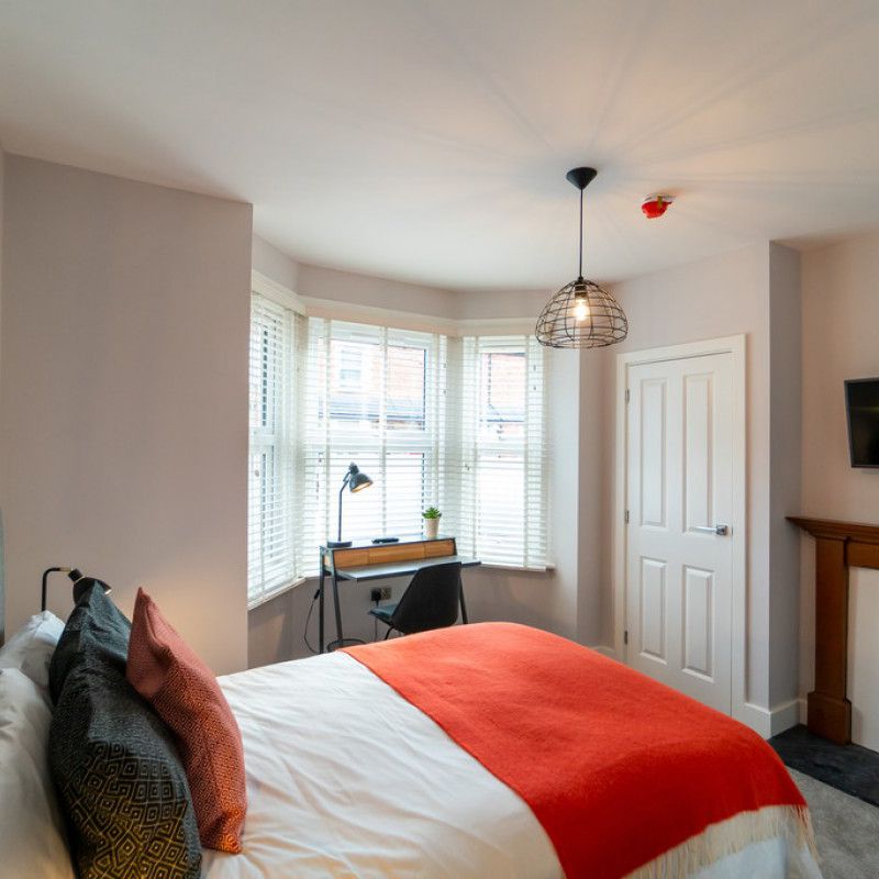 room in Kings Road, Caversham