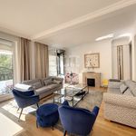 Rent 5 bedroom apartment of 122 m² in Paris