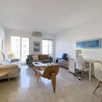 Rent 4 bedroom apartment of 105 m² in Barcelona