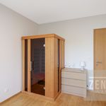 Pronajměte si 4 ložnic/e byt o rozloze 142 m² v Karlova Ves