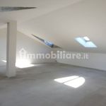 Rent 5 bedroom house of 241 m² in Busca
