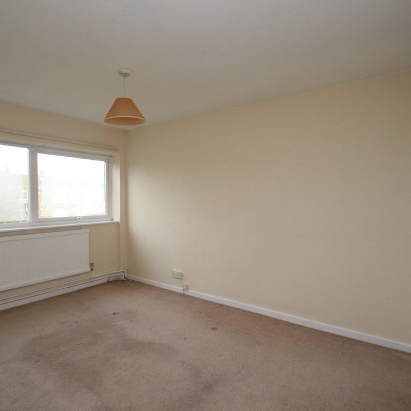 3 bed Flat/Apartment to Let for rent in Woodcote Drive, Orpington, Kent Crofton