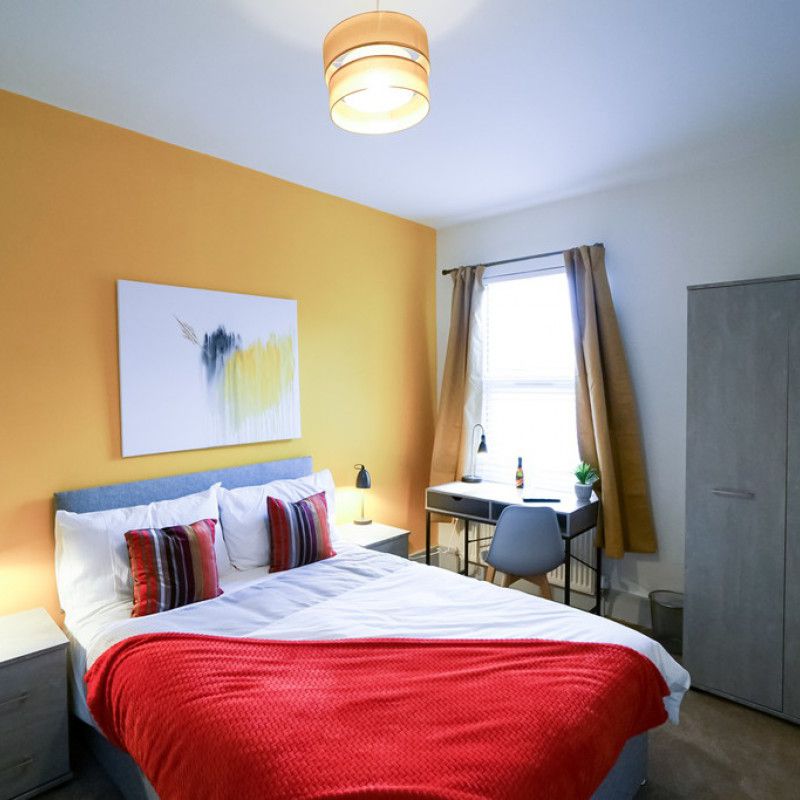 room in Oxford Road, Reading Coley