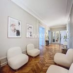 Rent 8 bedroom apartment of 308 m² in Paris