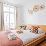 Appartement de 170 m² avec 5 chambre(s) en location à Paris