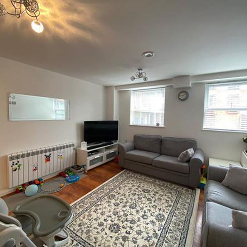 1 Bedroom : Flat : Corporation Street, : £1,200 pcm | Chiltern Hills High Wycombe