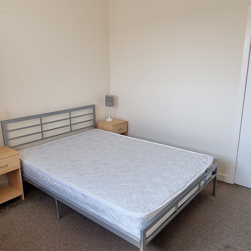 3 Bedroom Flat to Rent at Aberdeen-City, Airyhall, Broomhill, Aberdeen/City-Centre, Dee, Garth, Garthdee, Hill, England Barrow Island
