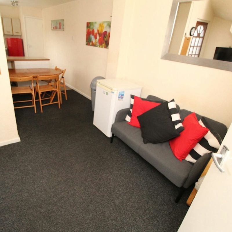 4 Bedroom Property For Rent in Nottingham - £1,768 PCM Old Lenton