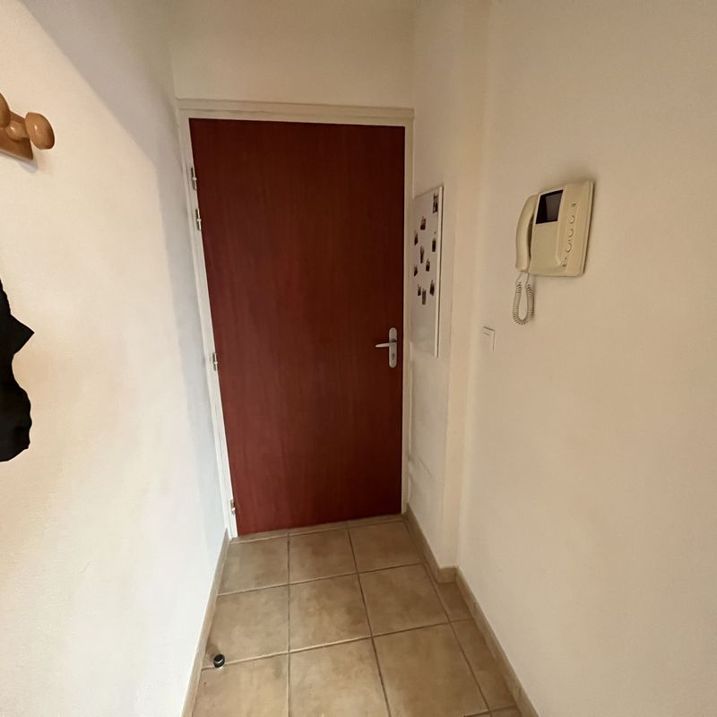Location Appartement dernier étage en location 335 € par mois à Rodez | Rodez Agence