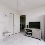 Rent 2 bedroom apartment of 1000 m² in Margate