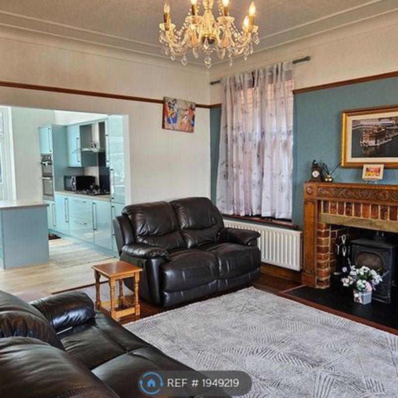 Detached house to rent in Park Avenue, Crossgates, Leeds LS15 Manston