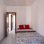 Rent a room of 68 m² in Manises