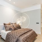 Rent 2 bedroom apartment of 154 m² in Madrid