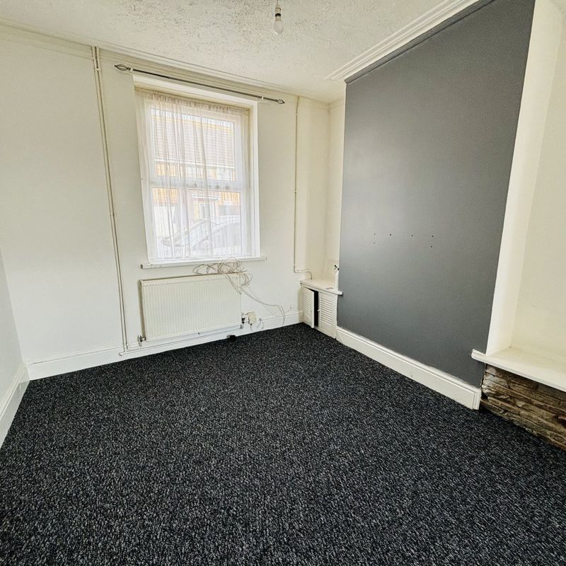 3 bedroom property to let in Arthur Street, BARRY - £1,100 pcm Palmerstown