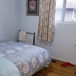 Rent 3 bedroom house in Toronto