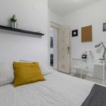 Rent a room of 95 m² in València