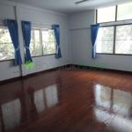 Rent 4 bedroom apartment of 684 m² in Bangkok