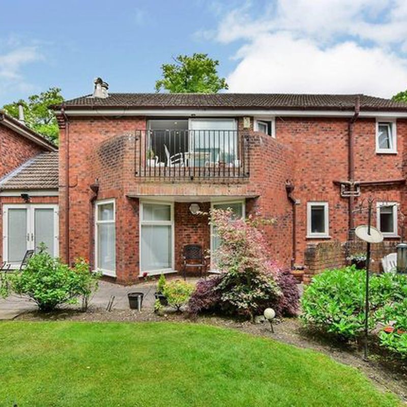 Flat to rent in Holly Road North, Wilmslow, Cheshire SK9